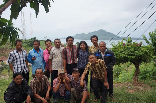 Pratiwi 3 surveyed farmers The author (three from the top right) with some of the surveyed farmers (source: author)
